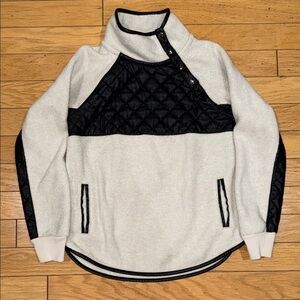 Abercrombie & Fitch Black and Cream quilted fleece